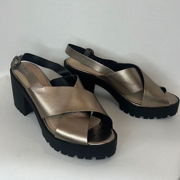 Arezzo Sandals Size 10 Metallic Gold Wedge Adjustable Elastic Strap Made Brazil - Picture 1 of 12